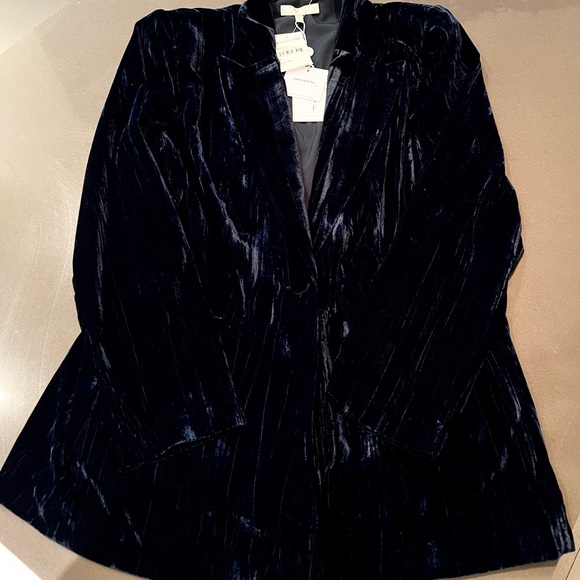 Velvet Suit- Wayf - Picture 3 of 6